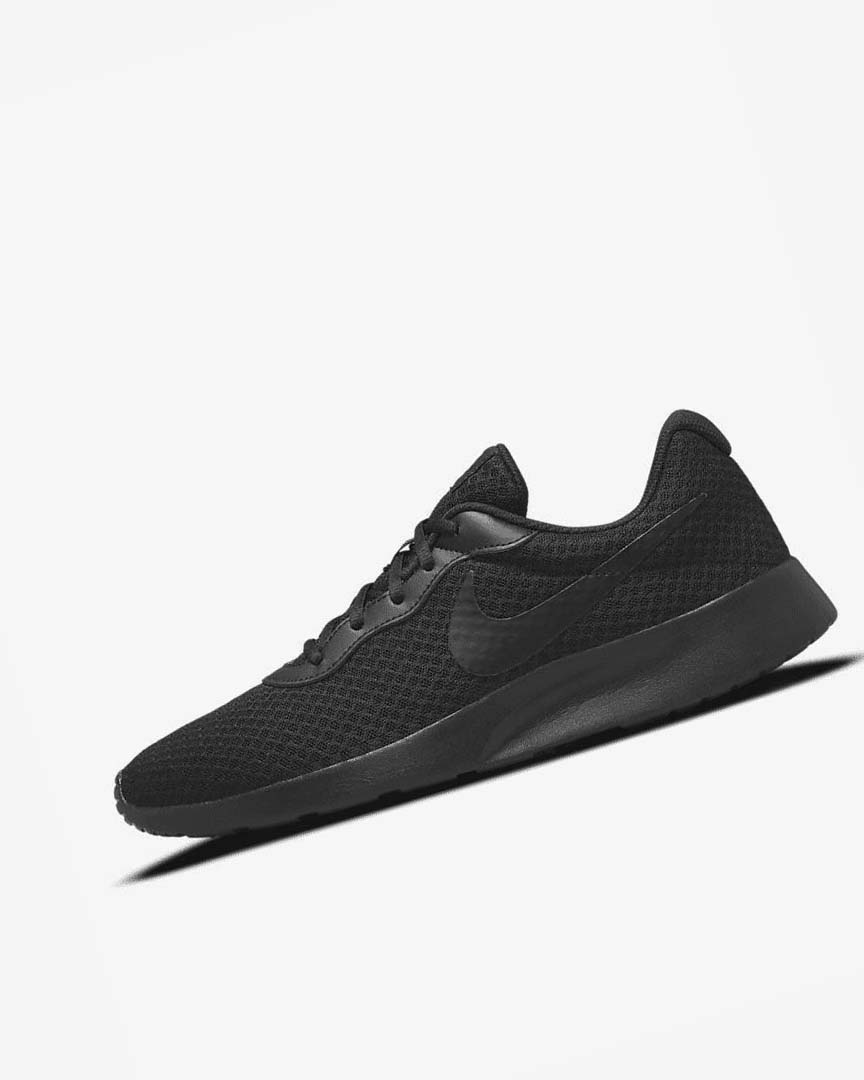 Black Nike Tanjun Men\'s Sneakers | CA_2595