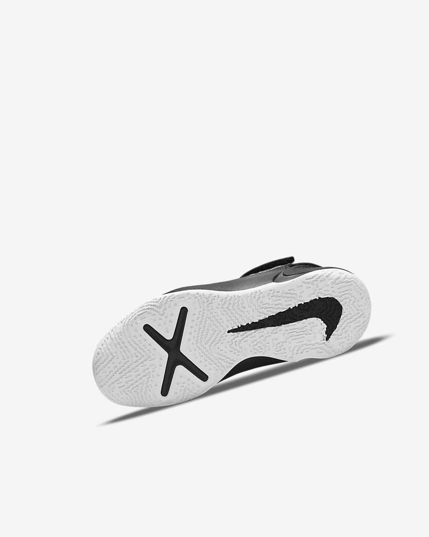 Black / White / Metal Silver Nike Team Hustle D 10 FlyEase Boys' Basketball Shoes | CA_3200