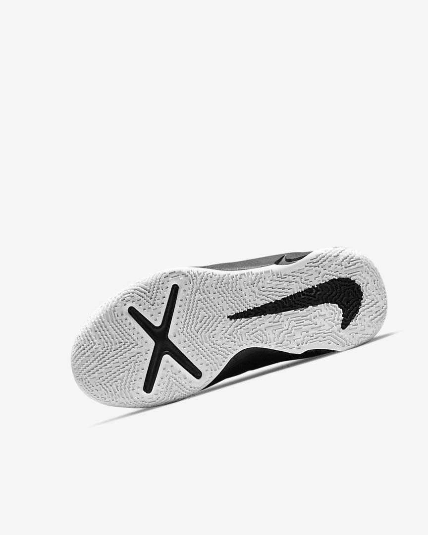 Black / White / Metal Silver Nike Team Hustle D 10 FlyEase Girls' Basketball Shoes | CA_5189