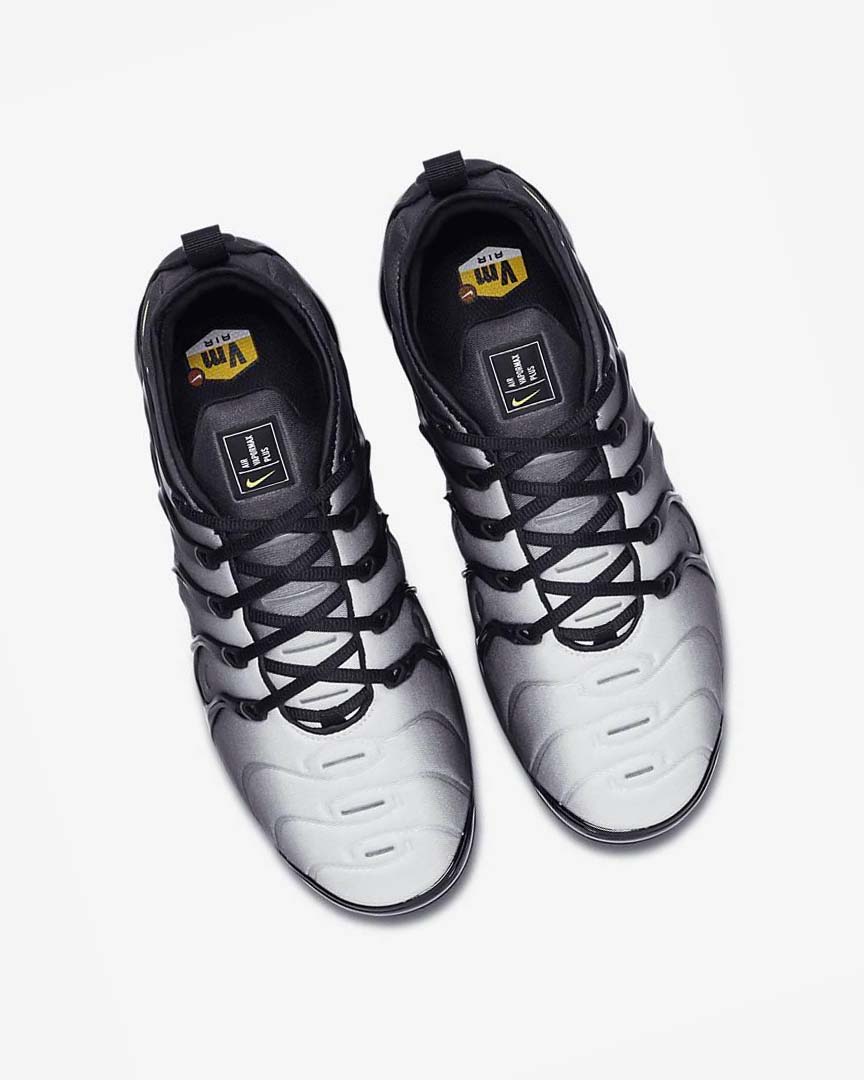 Black / White Nike Air VaporMax Plus Men's Sneakers | CA_3036