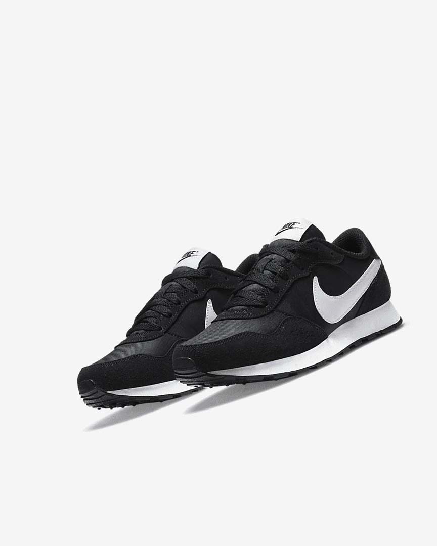 Black / White Nike MD Valiant Boys' Shoes | CA_5122