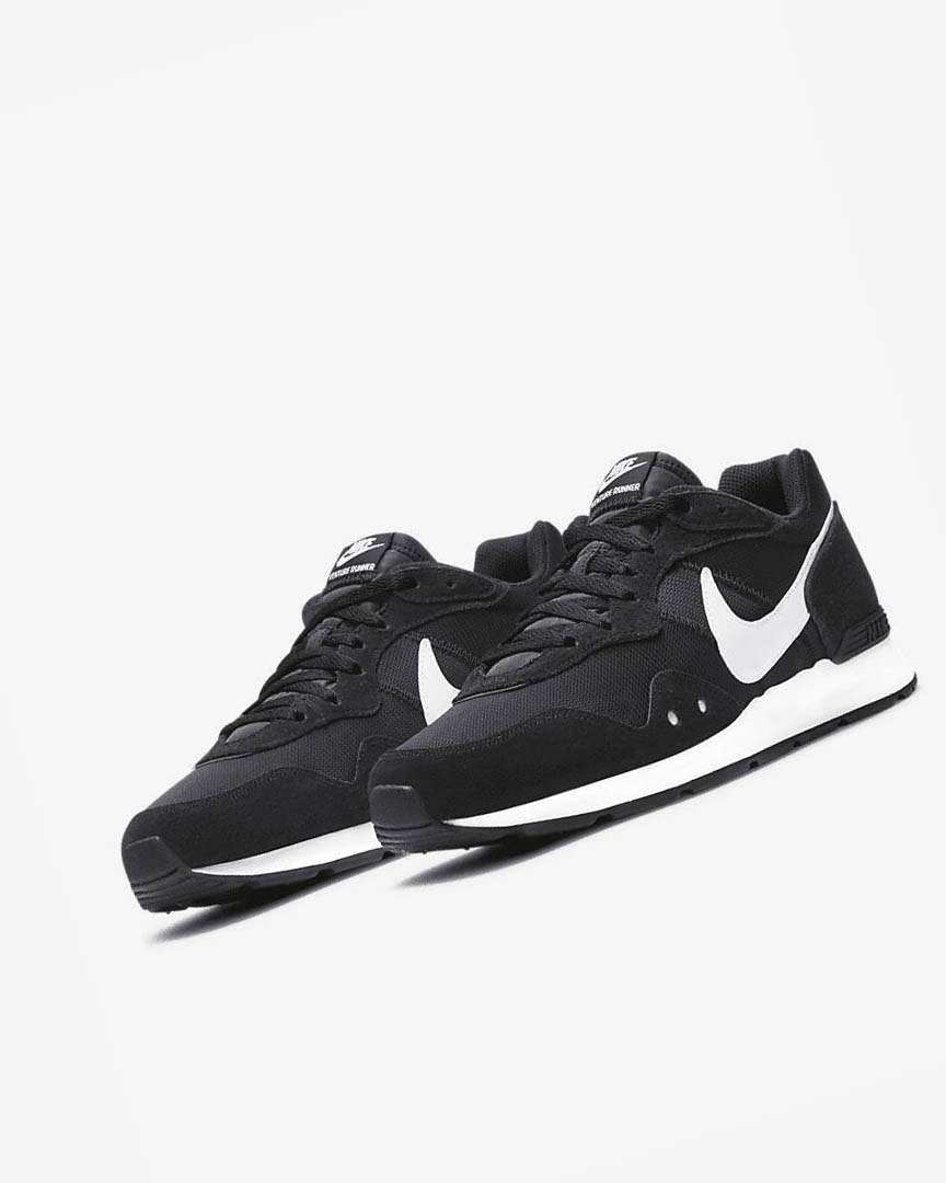 Black / White Nike Venture Runner Men's Sneakers | CA_5534