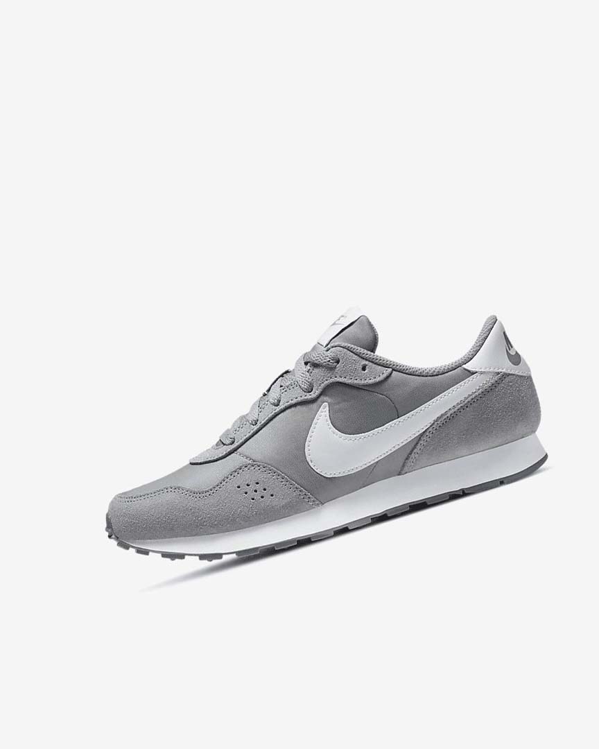 Grey / White Nike MD Valiant Boys\' Shoes | CA_5290