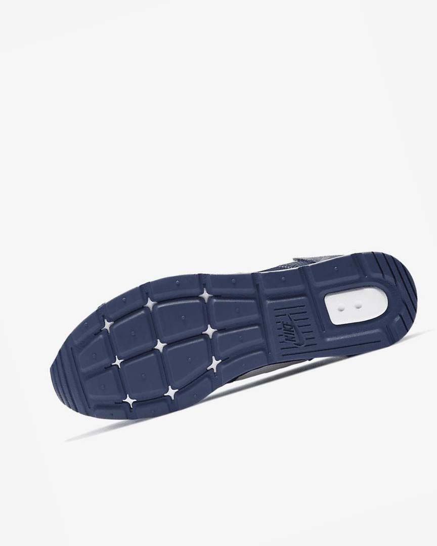 Navy / White Nike Venture Runner Men's Sneakers | CA_2504