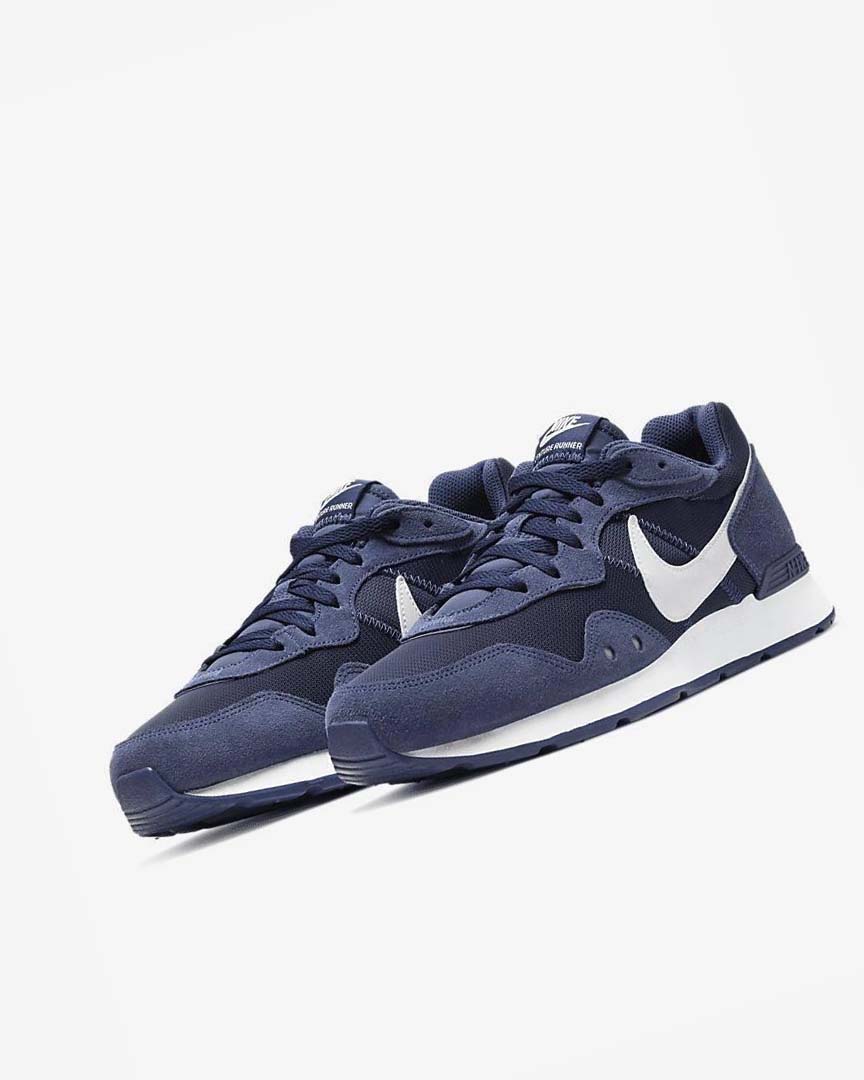 Navy / White Nike Venture Runner Men's Sneakers | CA_2504