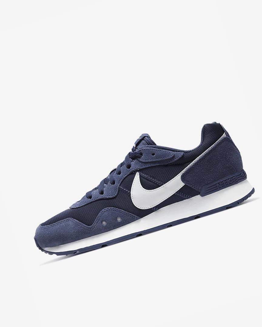 Navy / White Nike Venture Runner Men\'s Sneakers | CA_2504