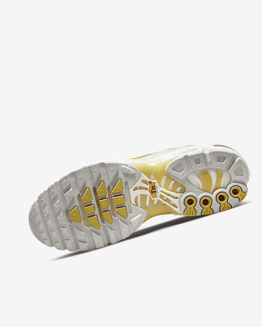 White / Light Beige Nike Air Max Plus Women's Sneakers | CA_5175