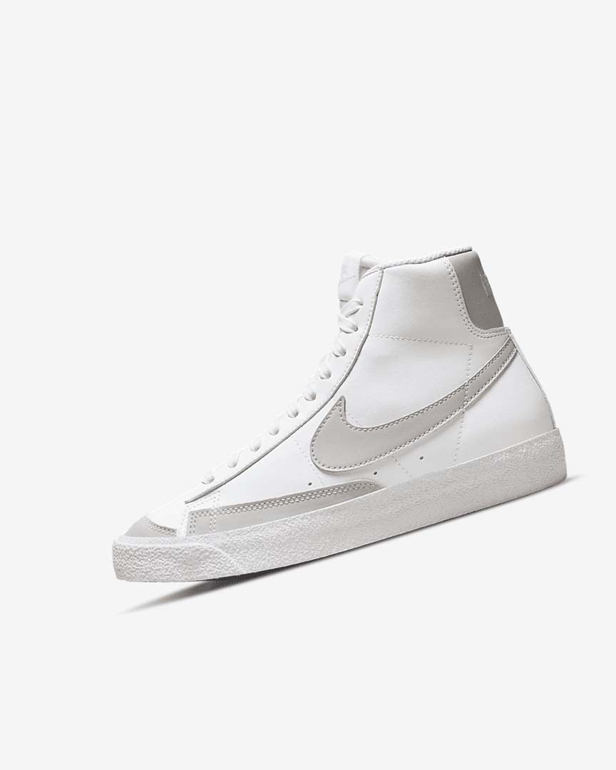 White / Light Beige Nike Blazer Mid \'77 SE Girls\' Sneakers | CA_2483