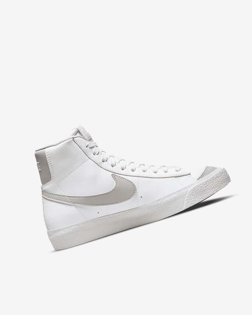 White / Light Beige Nike Blazer Mid '77 SE Boys' Sneakers | CA_4819