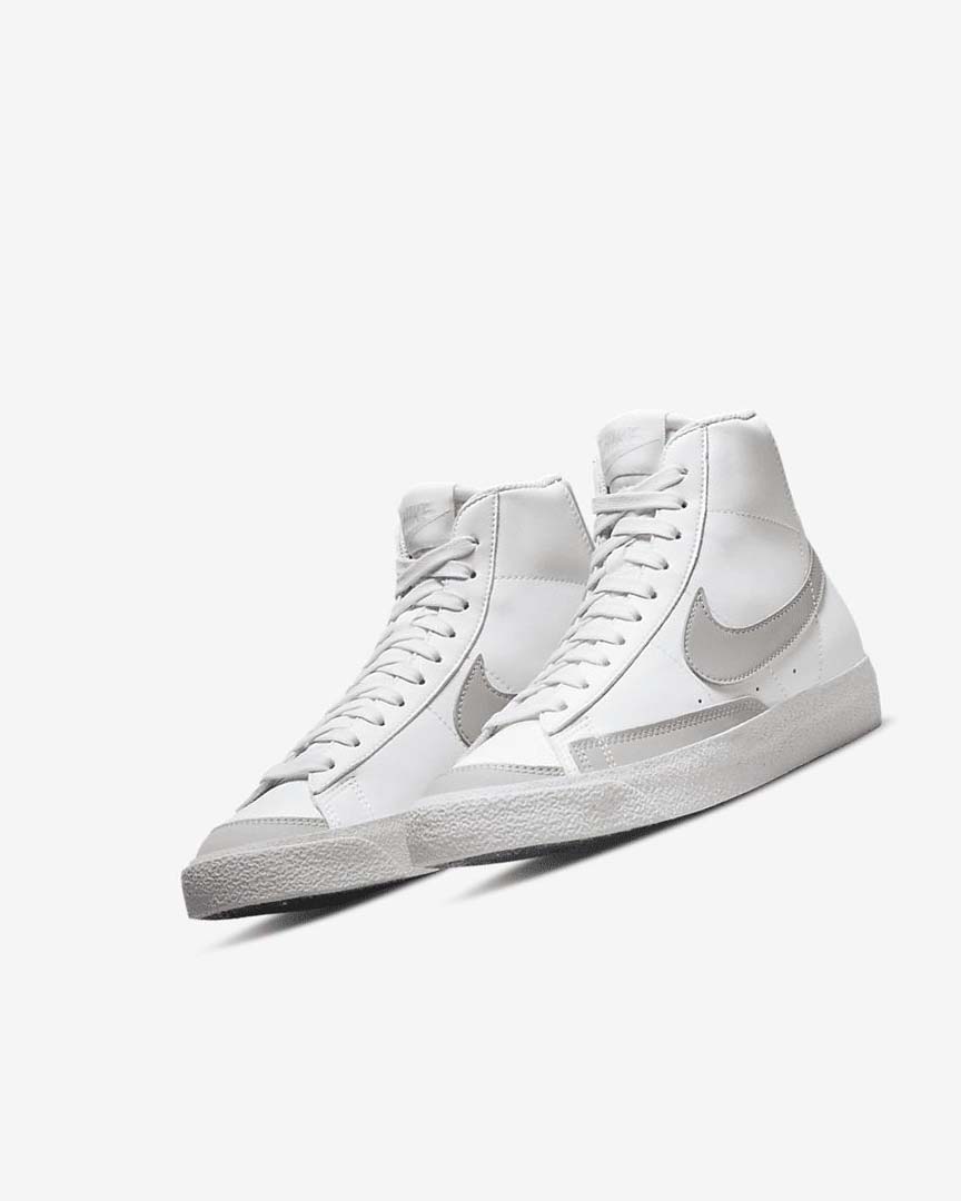 White / Light Beige Nike Blazer Mid '77 SE Boys' Sneakers | CA_4819