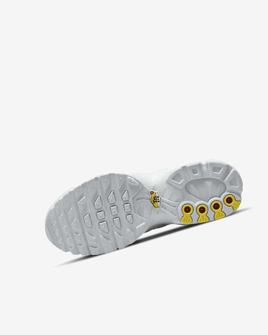 White Nike Air Max Plus Boys' Sneakers | CA_2913