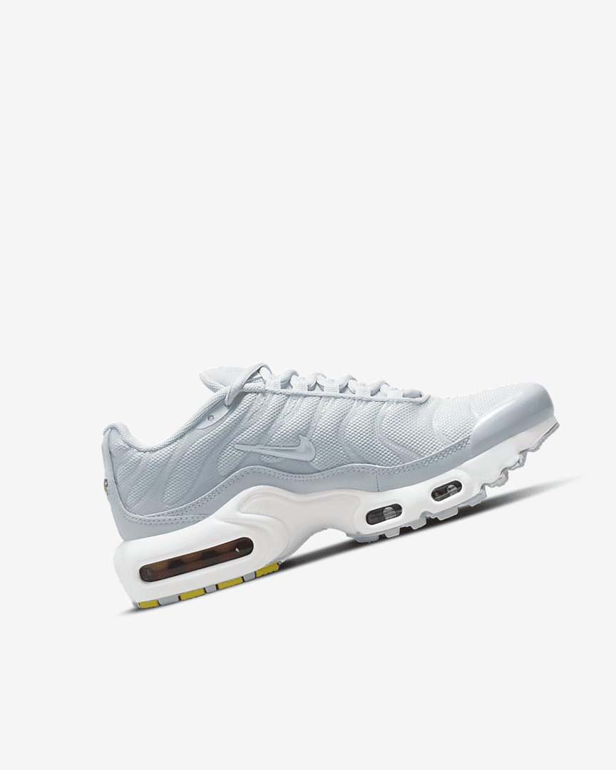 White Nike Air Max Plus Boys' Sneakers | CA_2913