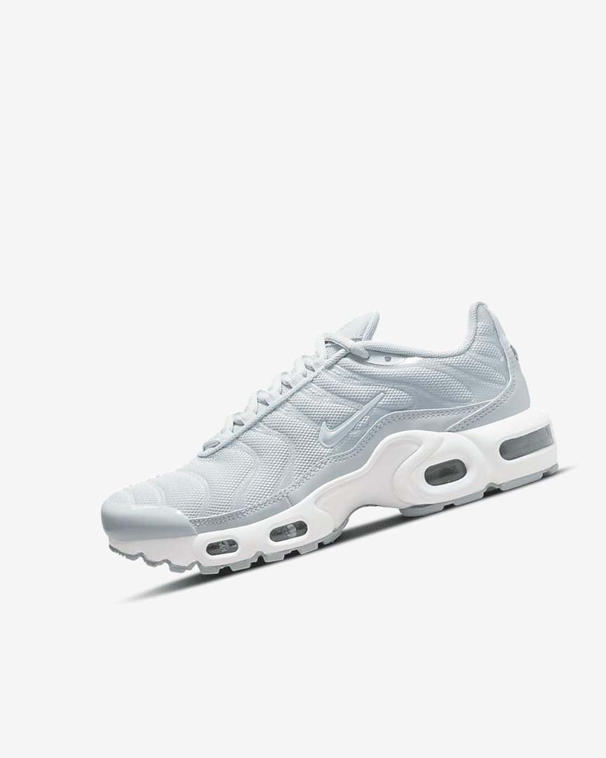 White Nike Air Max Plus Boys\' Sneakers | CA_2913