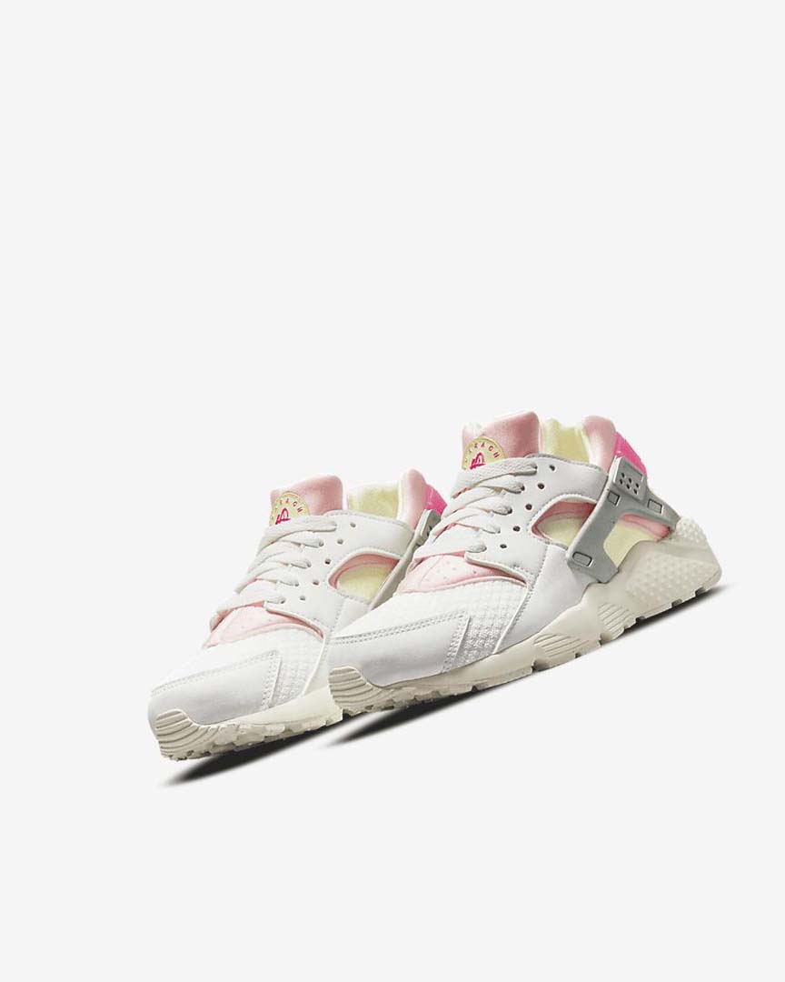 White Nike Huarache Run Girls' Shoes | CA_5489